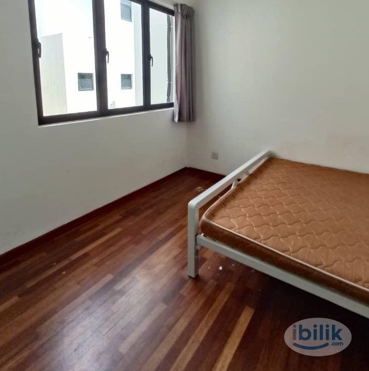 🚗5 Mins driving distance to SETIA CITY MALL ⭐One Month Deposit Only ⭐ Middle Room for Rent at Setia Indah Setia Alam - Image 2
