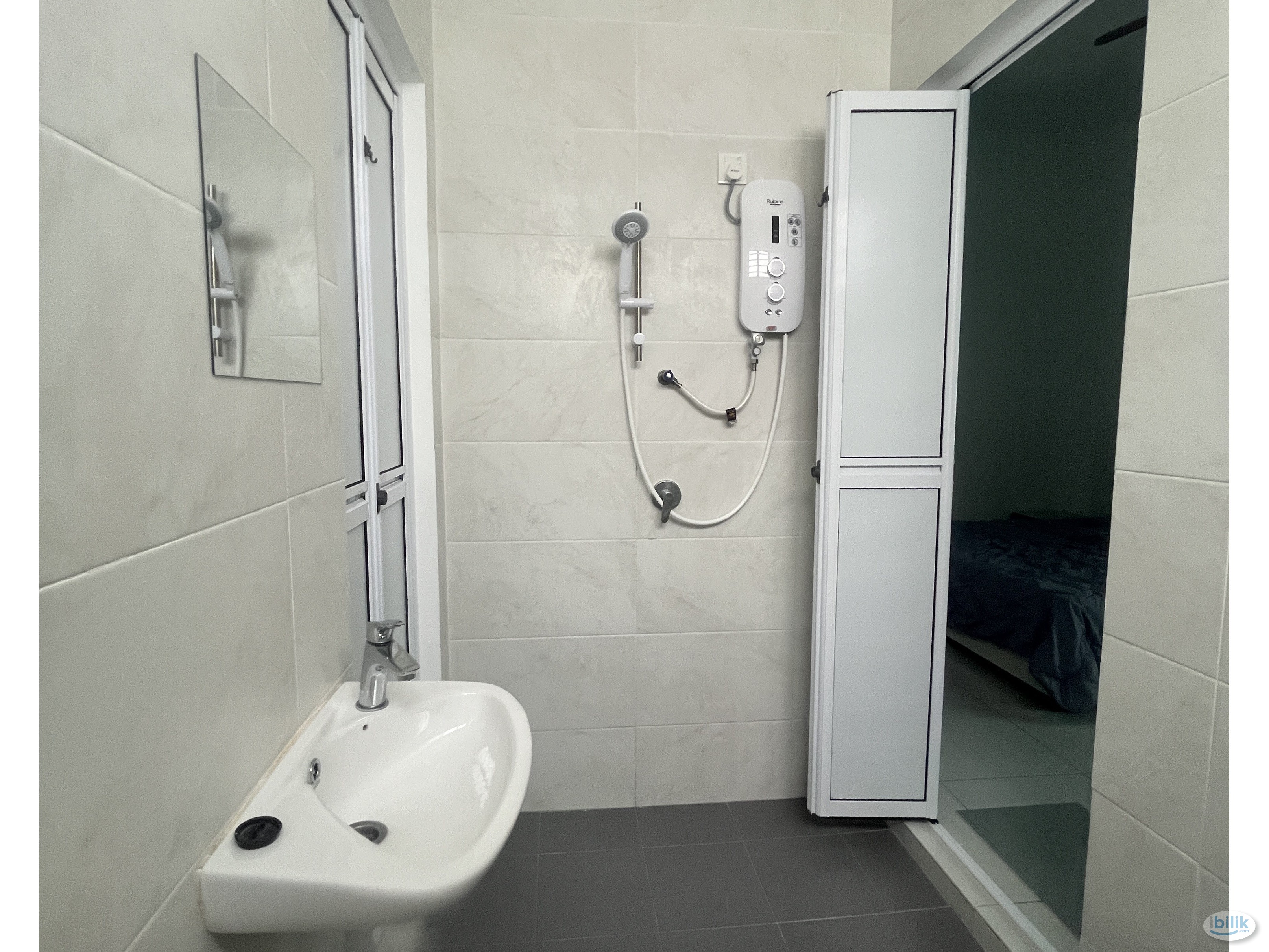 Single Room at Melaka, Malaysia - Image 4
