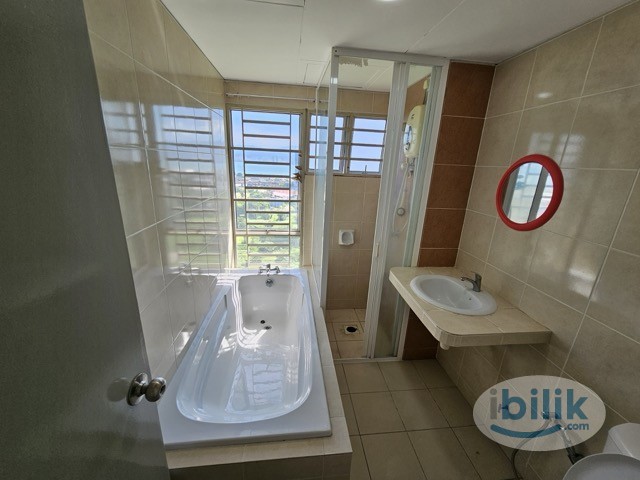 Master Room at Sea View Tower, Butterworth - Image 5