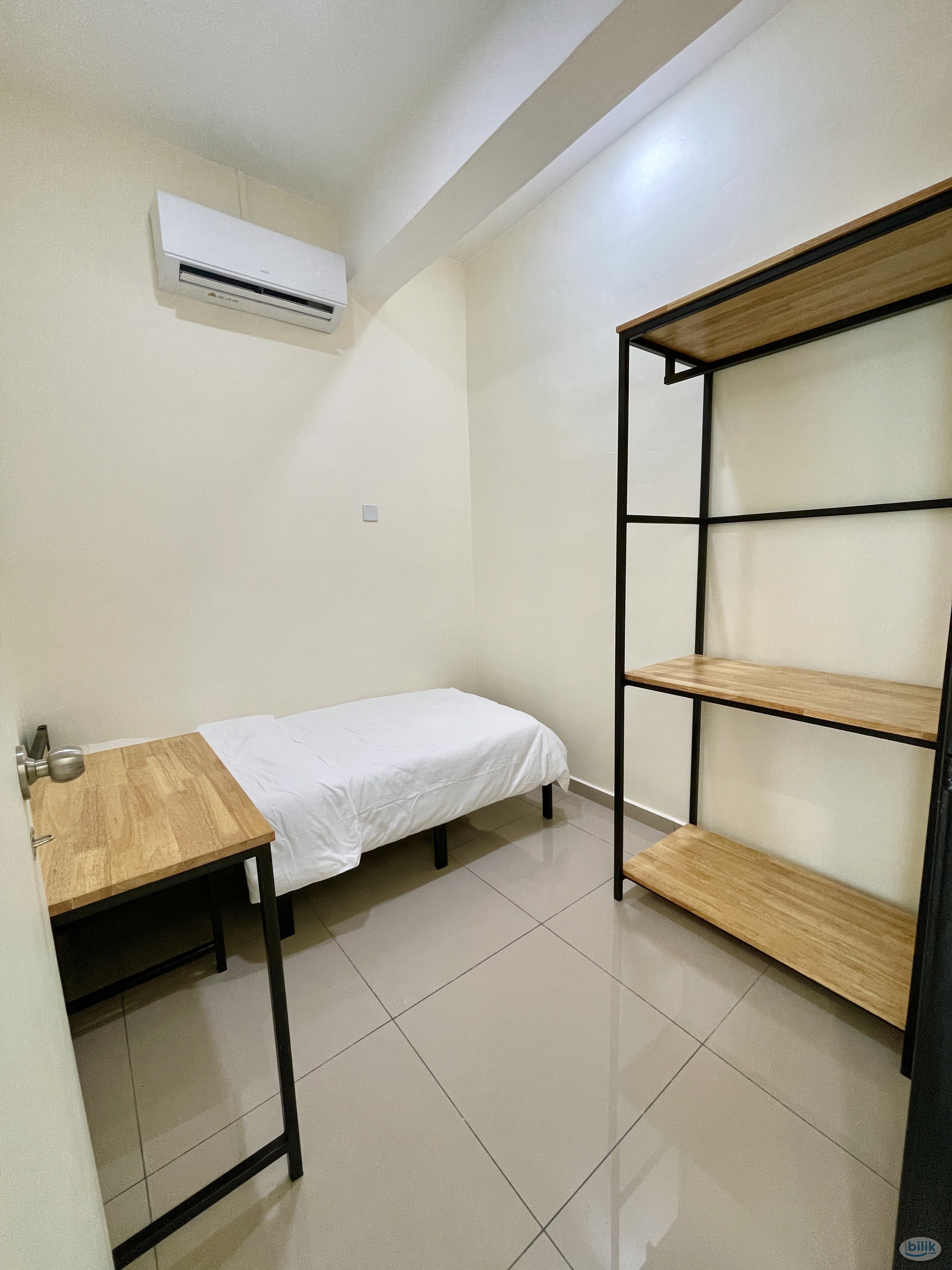 Segamat Single Room - 1 min walk to Sena Specialist Hospital Segamat - Image 1