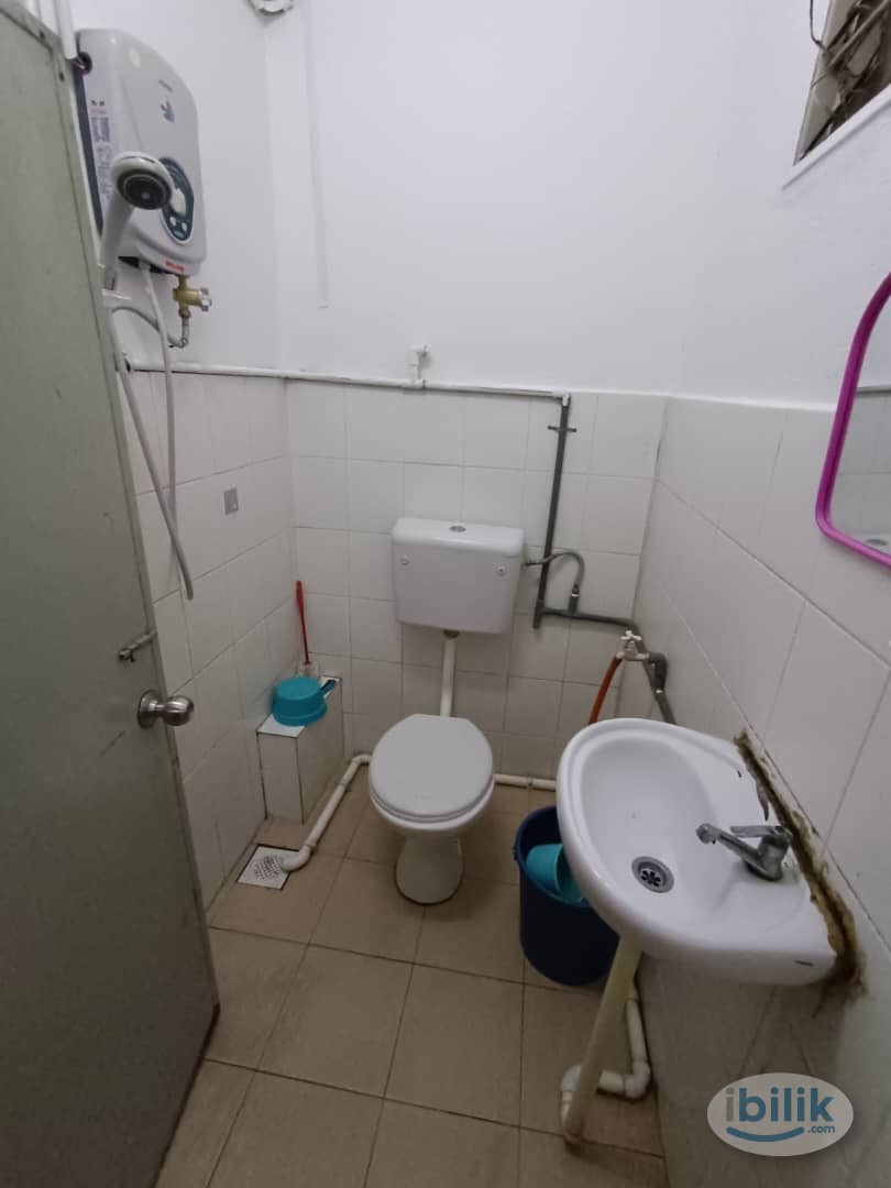 Room for rent at Subang Jaya nearby Inti University SS 15, Subang Parade - Image 4