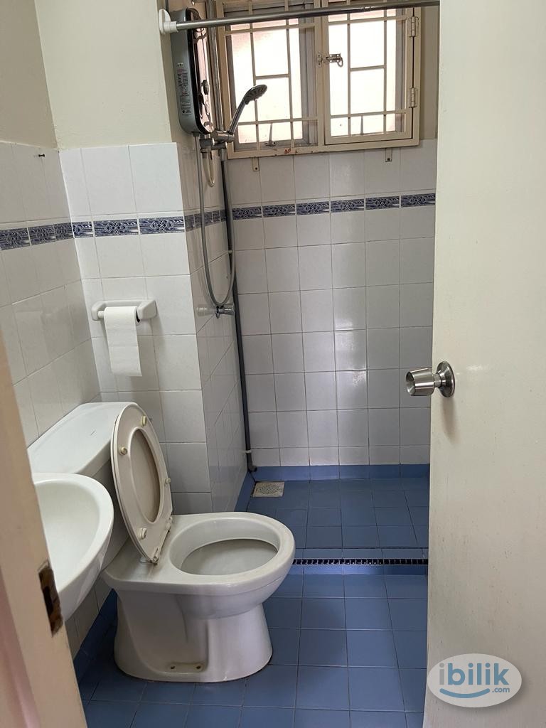 Middle Room at D'Kiara Apartment, Pusat Bandar Puchong - Image 5
