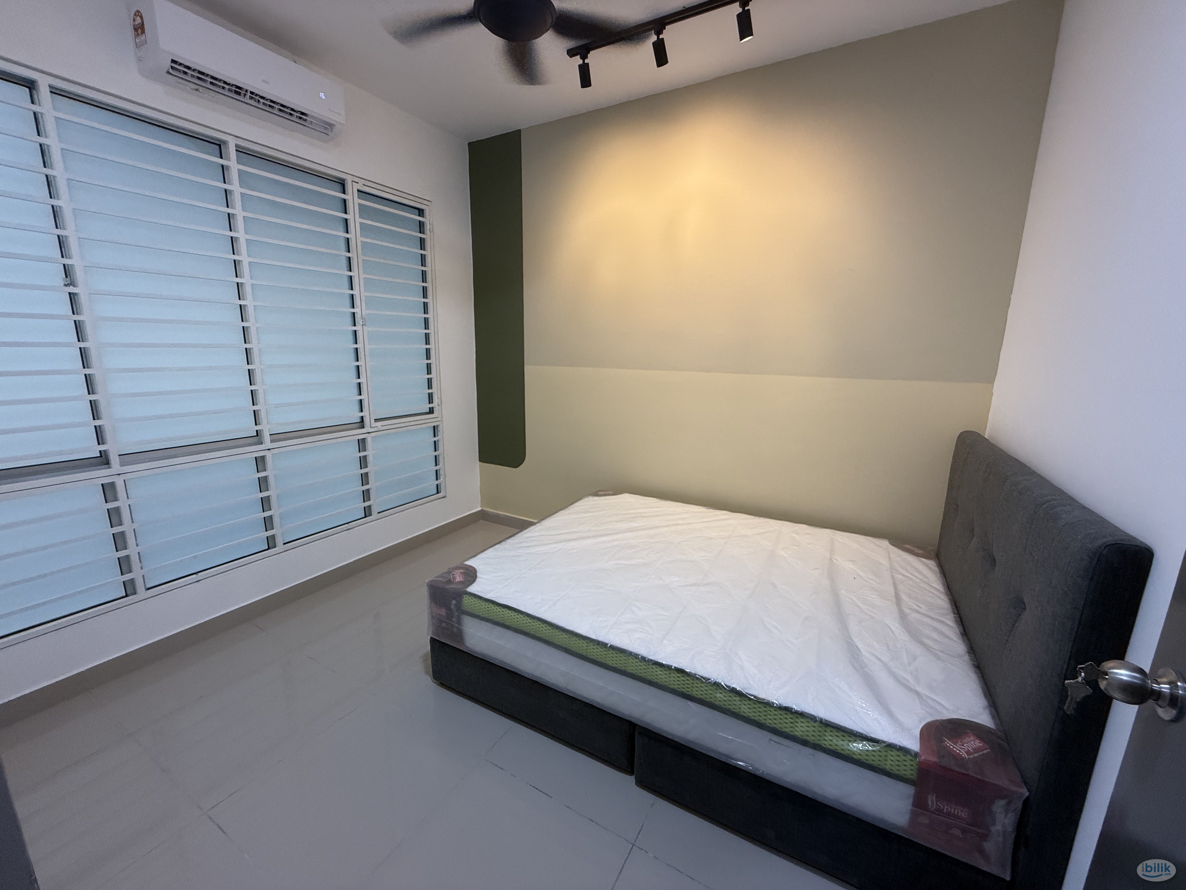Bilik Sewa Queen Bed SarI Alamda dekat Perodua Sg Choh, Serendah Rawang - Image 1