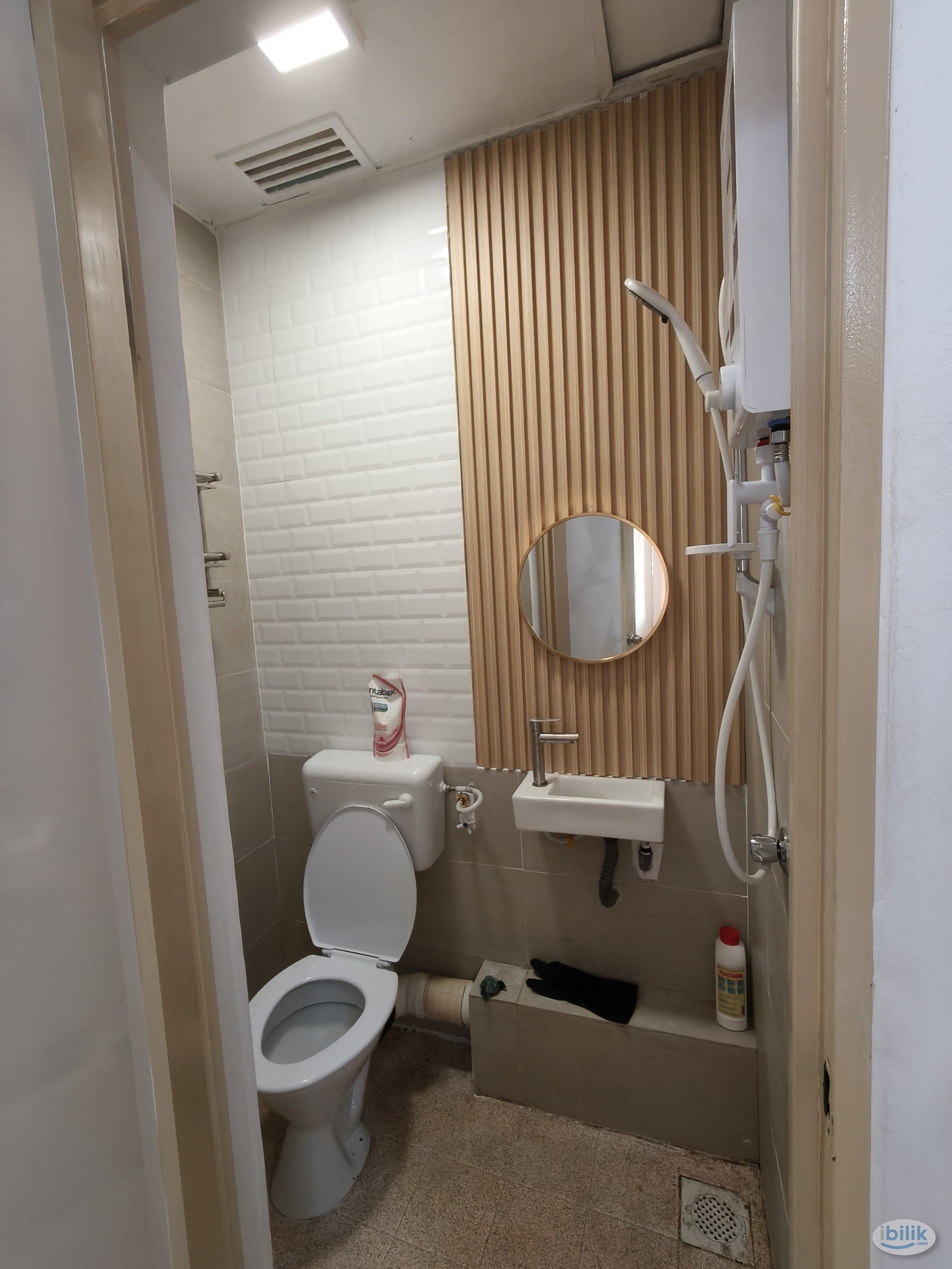 Muji Style Elegent Master Room at Damansara Damai, 1Min to MRT/Econsave. - Image 3
