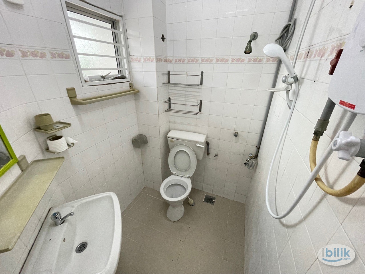 Master Room with Private Bathroom_Free Parking - Image 3