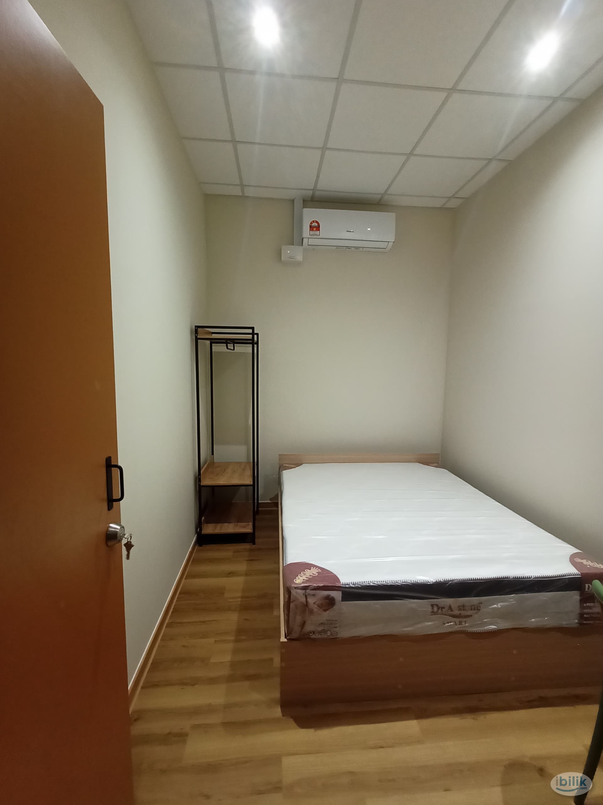 Hot Deal! Queen Room 🌟/ Condo Facilities | Walk to Bus → KTM | MidValley & KL Sentral Area📌 - Image 1