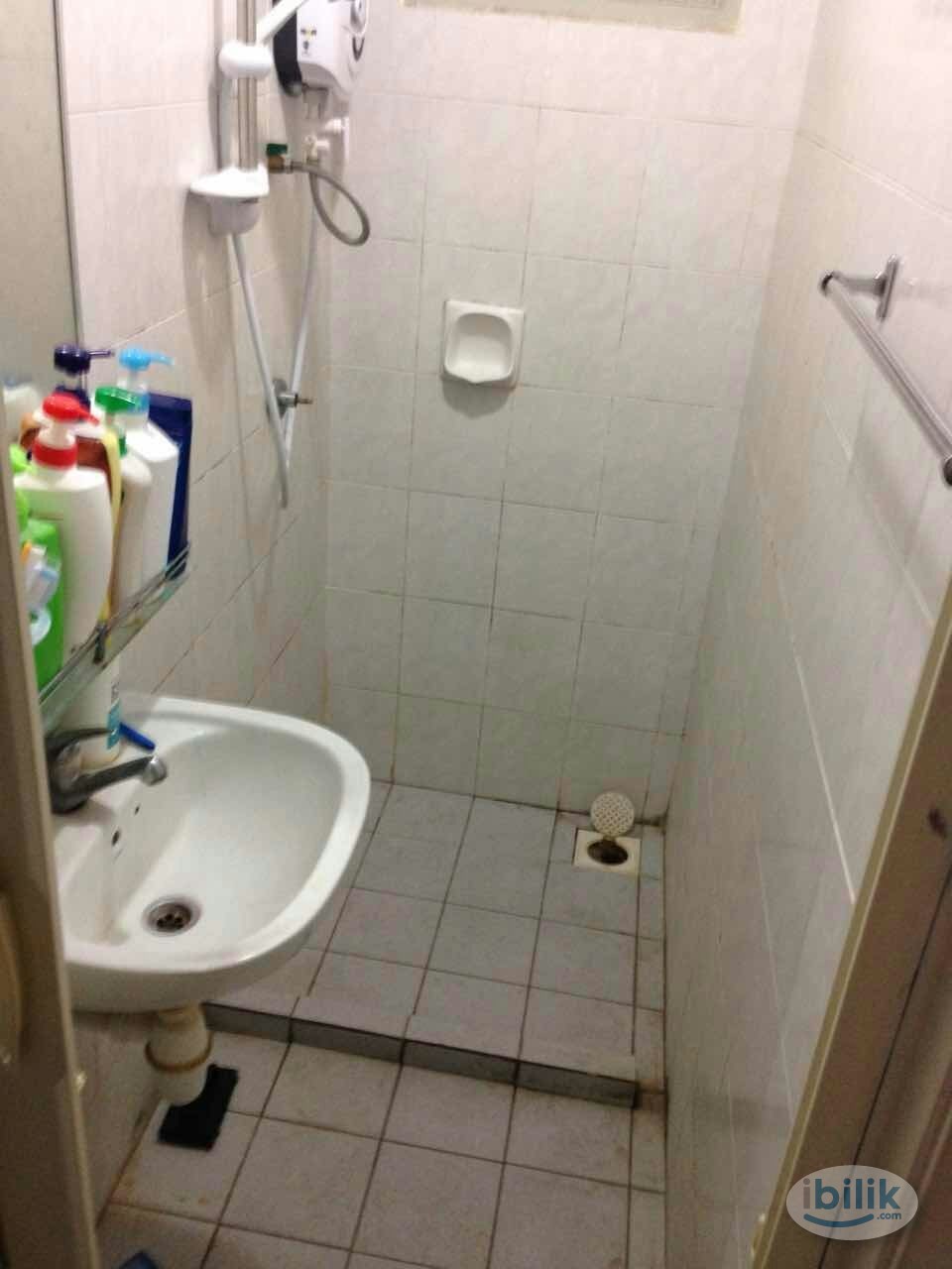 Penang Jelutong Room For Rent - Image 4