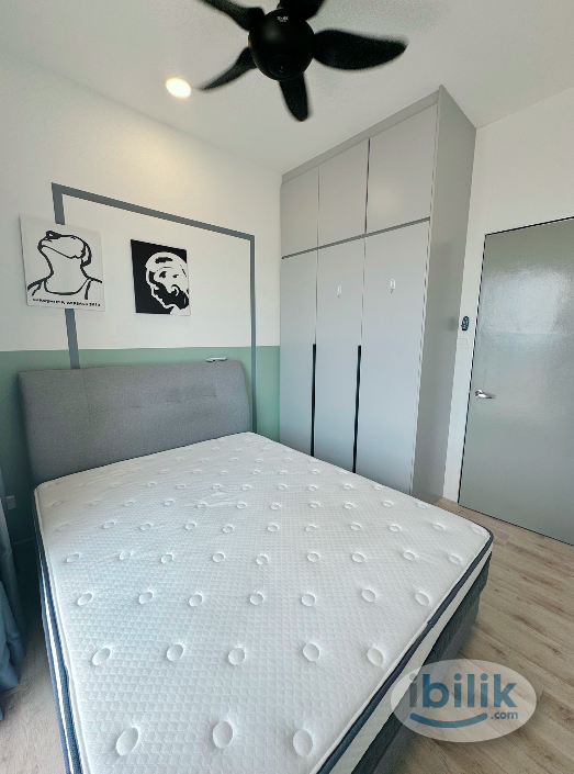 Middle room mixed gender unit with balcony - Image 3