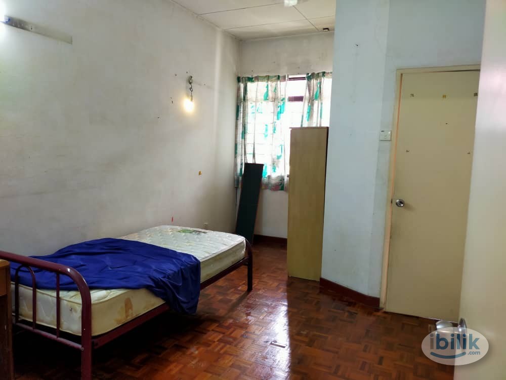 PJ  Bandar Utama BU7 有房出租 （ Landed House ） Room Type : Middle Room to Rent  中房 - Image 1