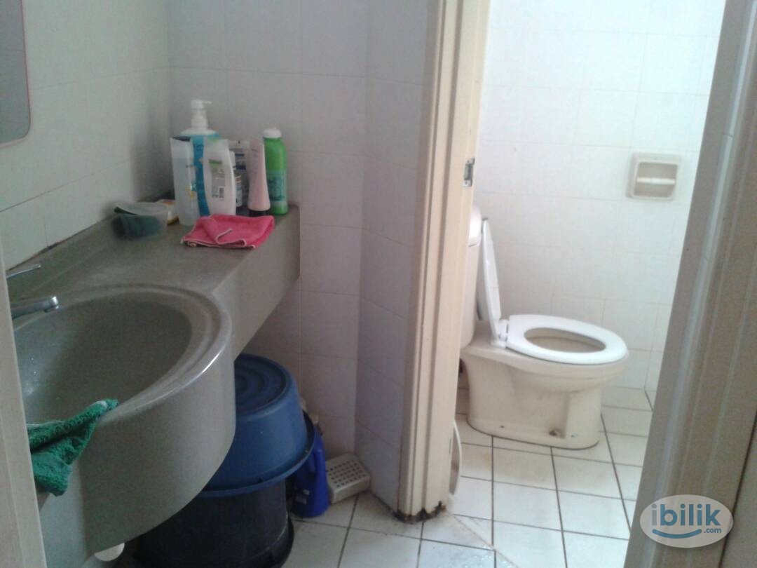 PJ  Bandar Utama BU7 有房出租 （ Landed House ） Room Type : Middle Room to Rent  中房 - Image 3