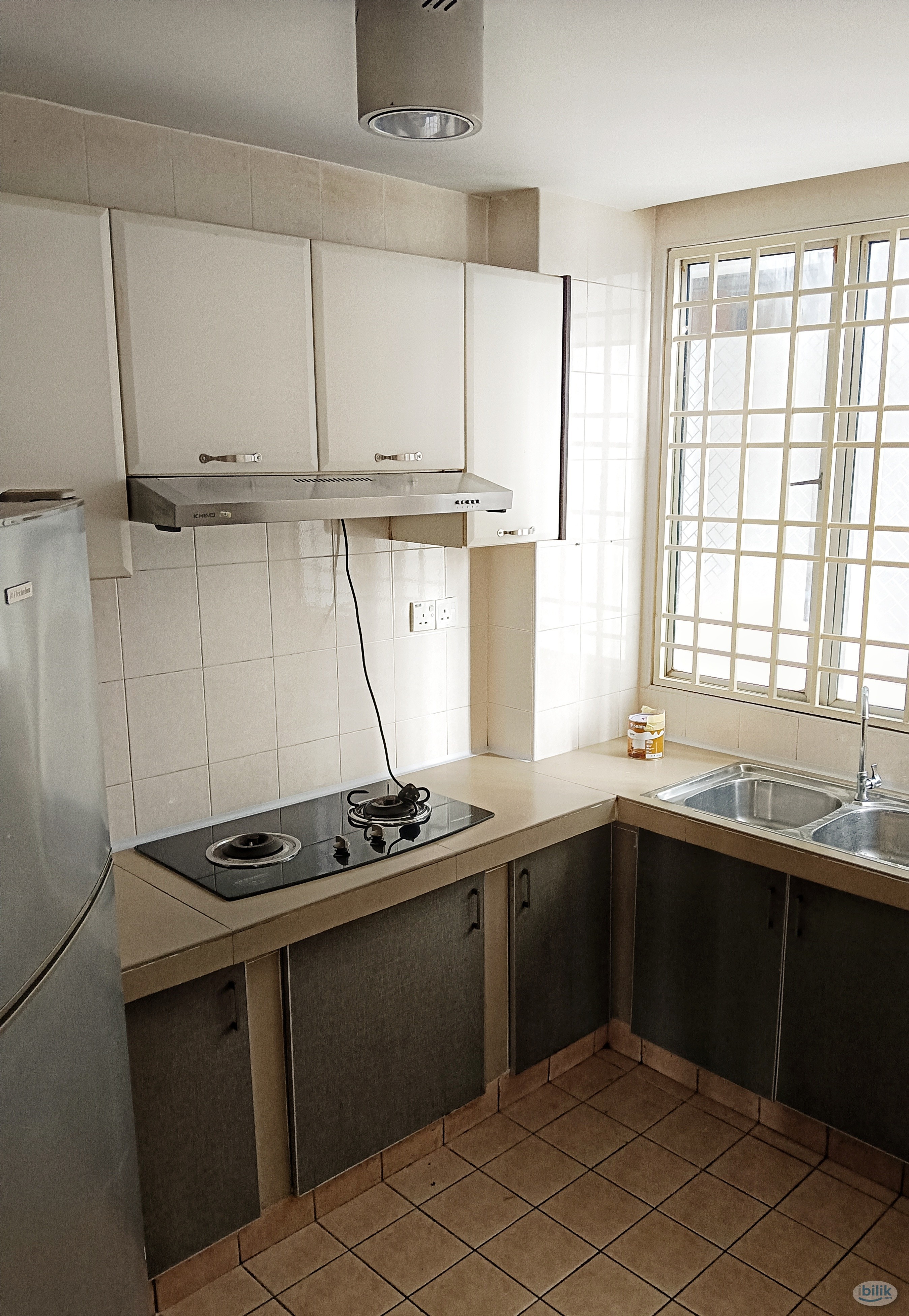 Female unit, Medium room 2, 10 mins walk to LRT - Image 3