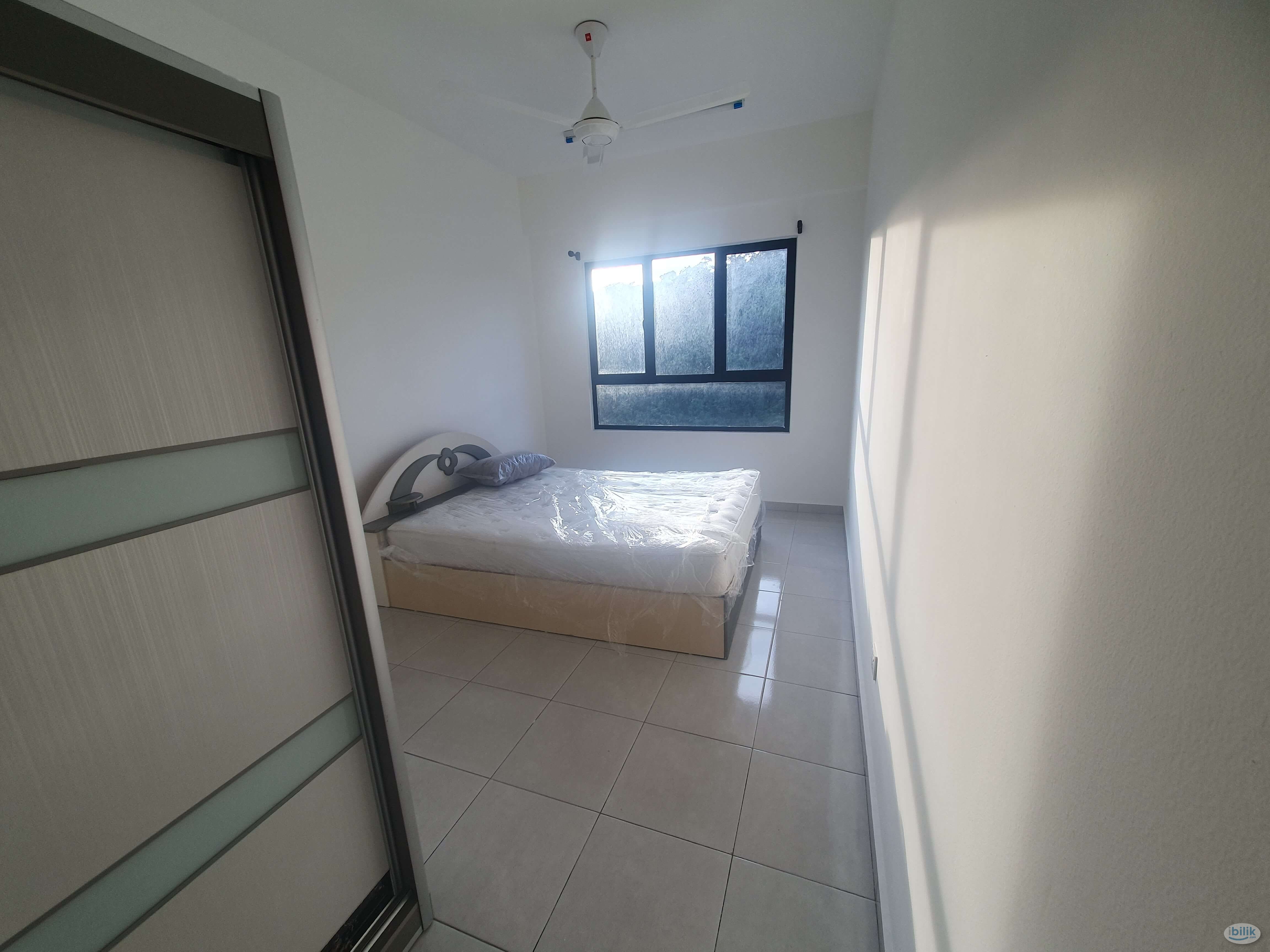 Master Room @ TreeO Condominium, Sg Ara - Image 1