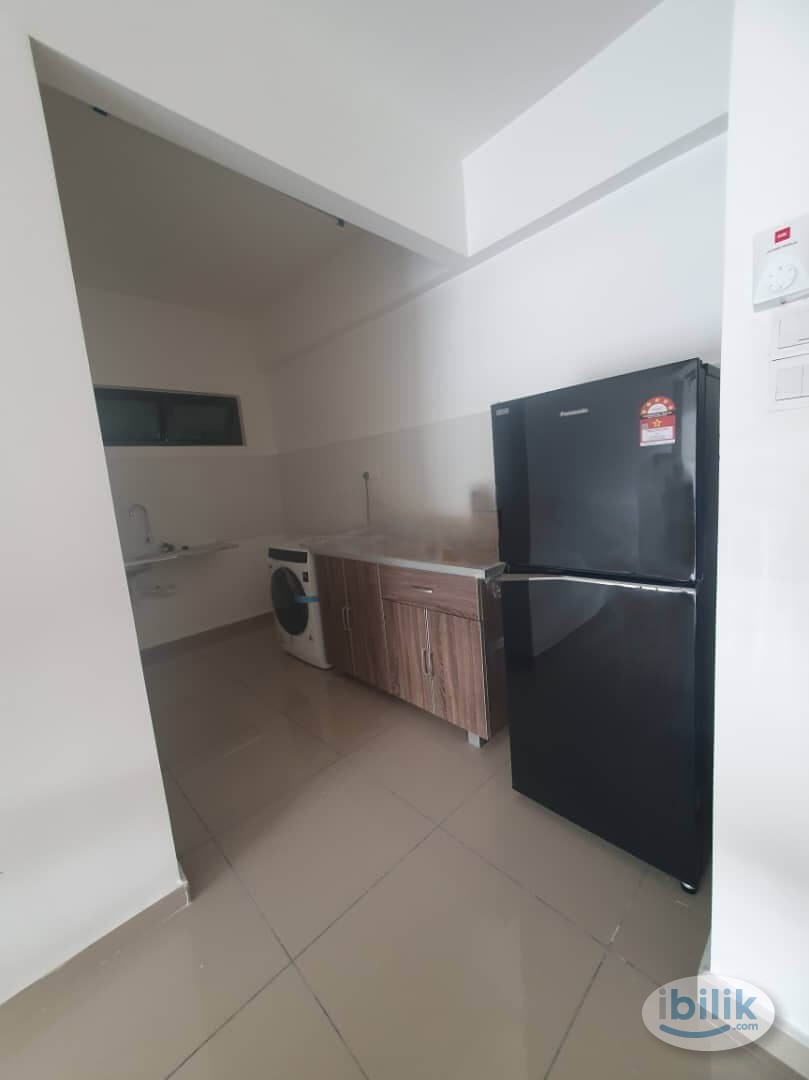 Master Room @ TreeO Condominium, Sg Ara - Image 4