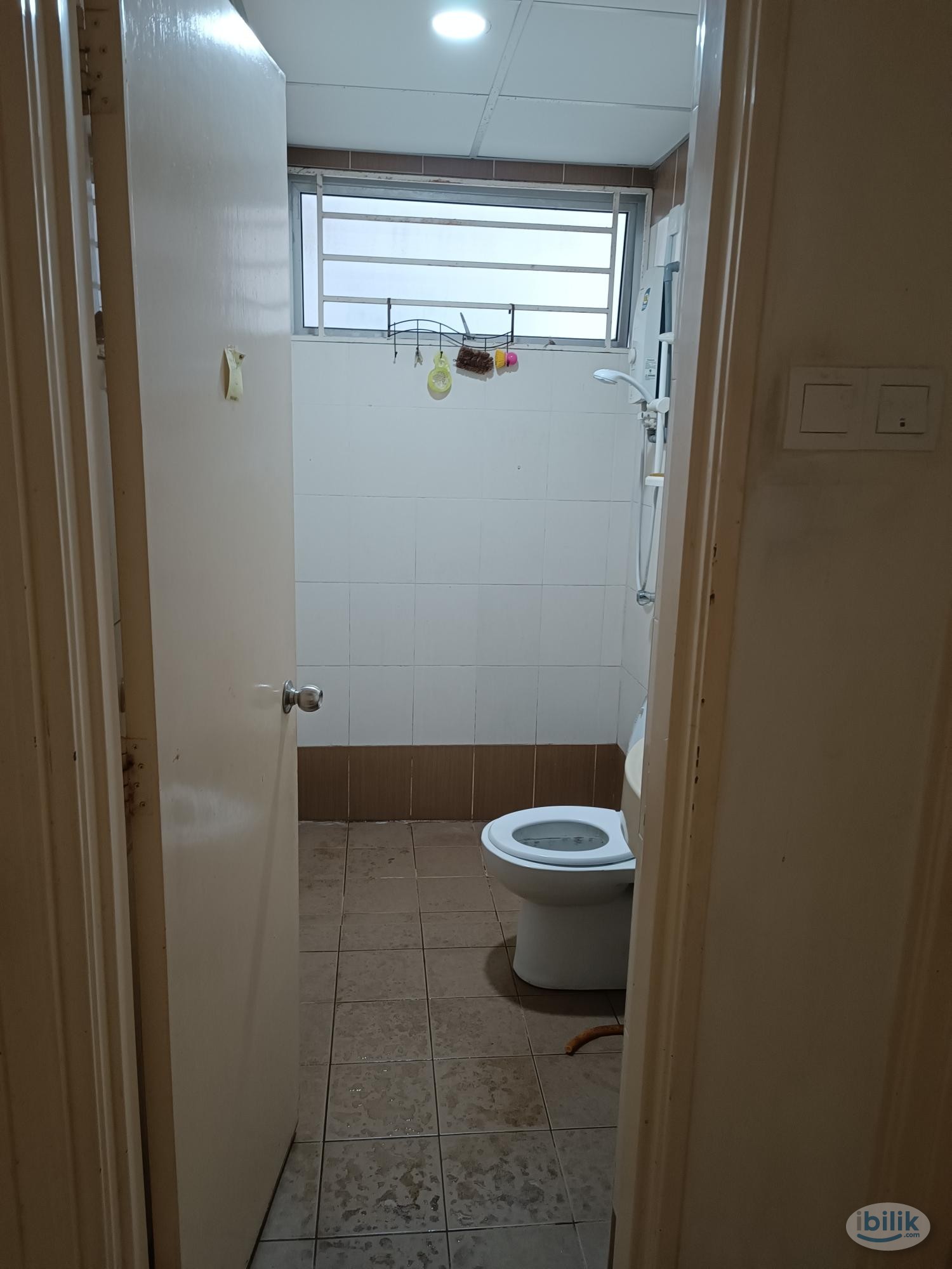 Middle Room at Platinum Hill PV2, Setapak - Image 3