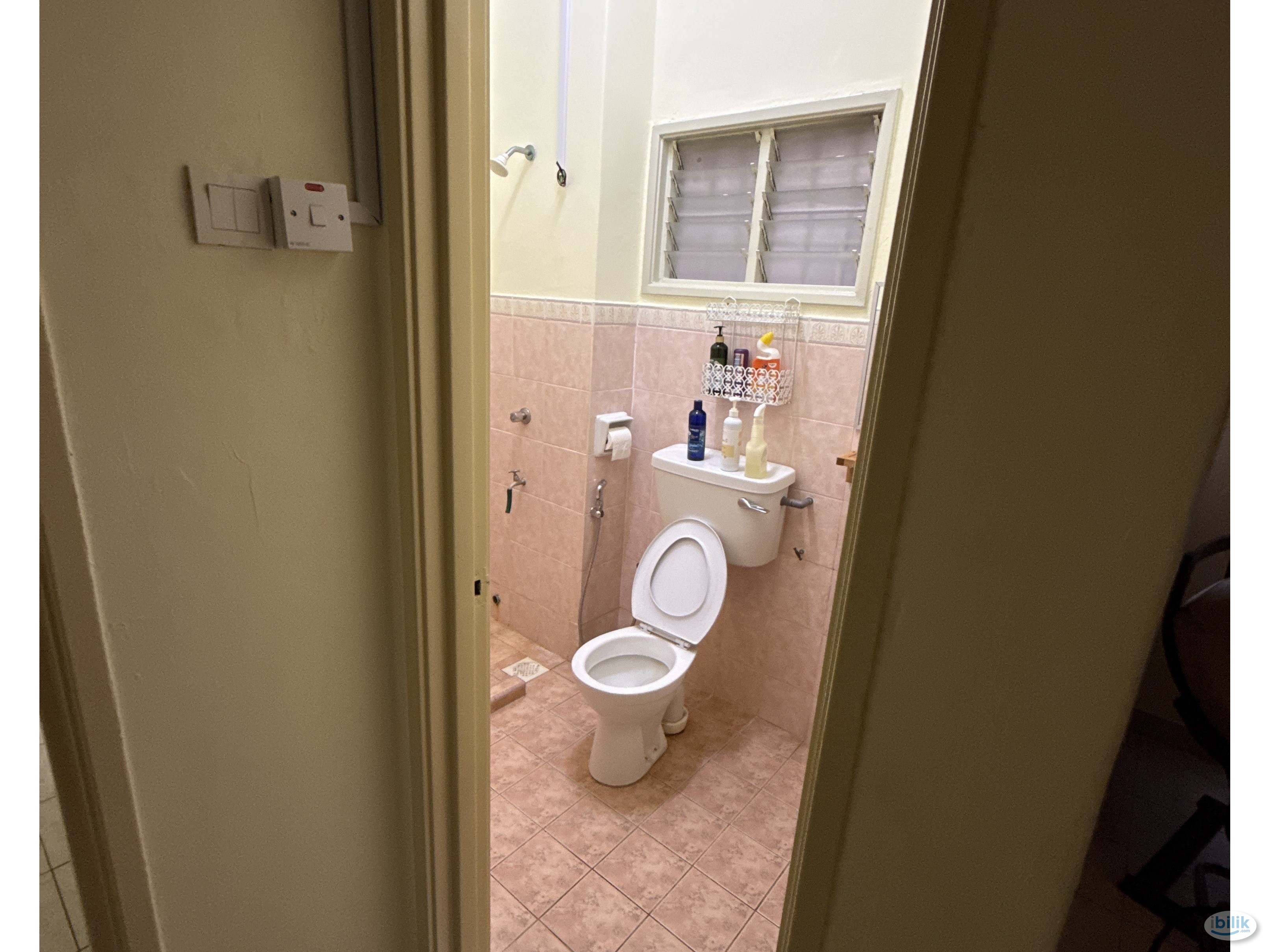 Middle Room at Bandar Kinrara, Puchong - Image 1