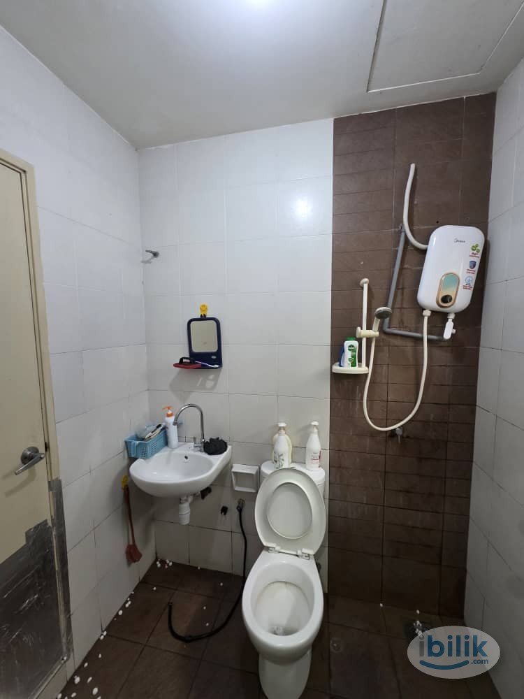 BANDAR 16 SIERRA, PUCHONG, MEDIUM ROOM TO RENT, ZERO DEPOSIT - Image 3