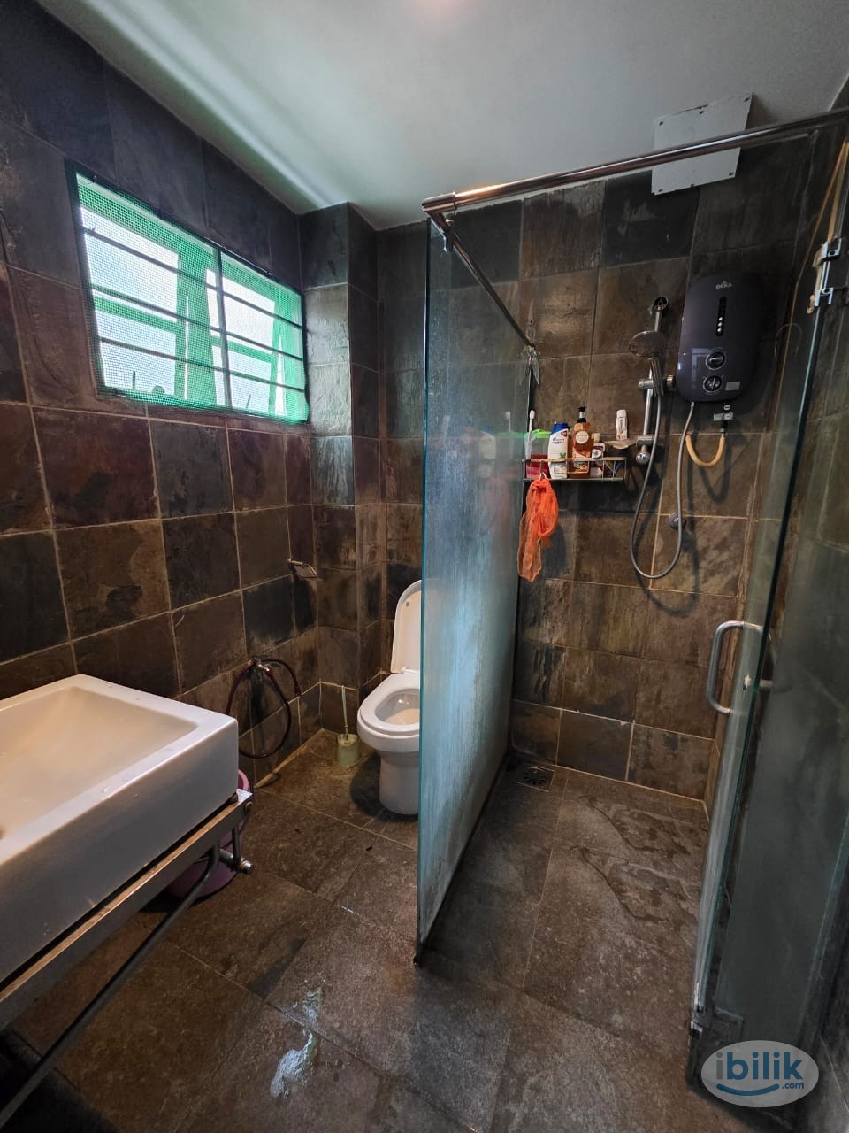 TAMAN MEGAH MAS, PETALING JAYA , MEDIUM ROOM TO RENT - Image 1