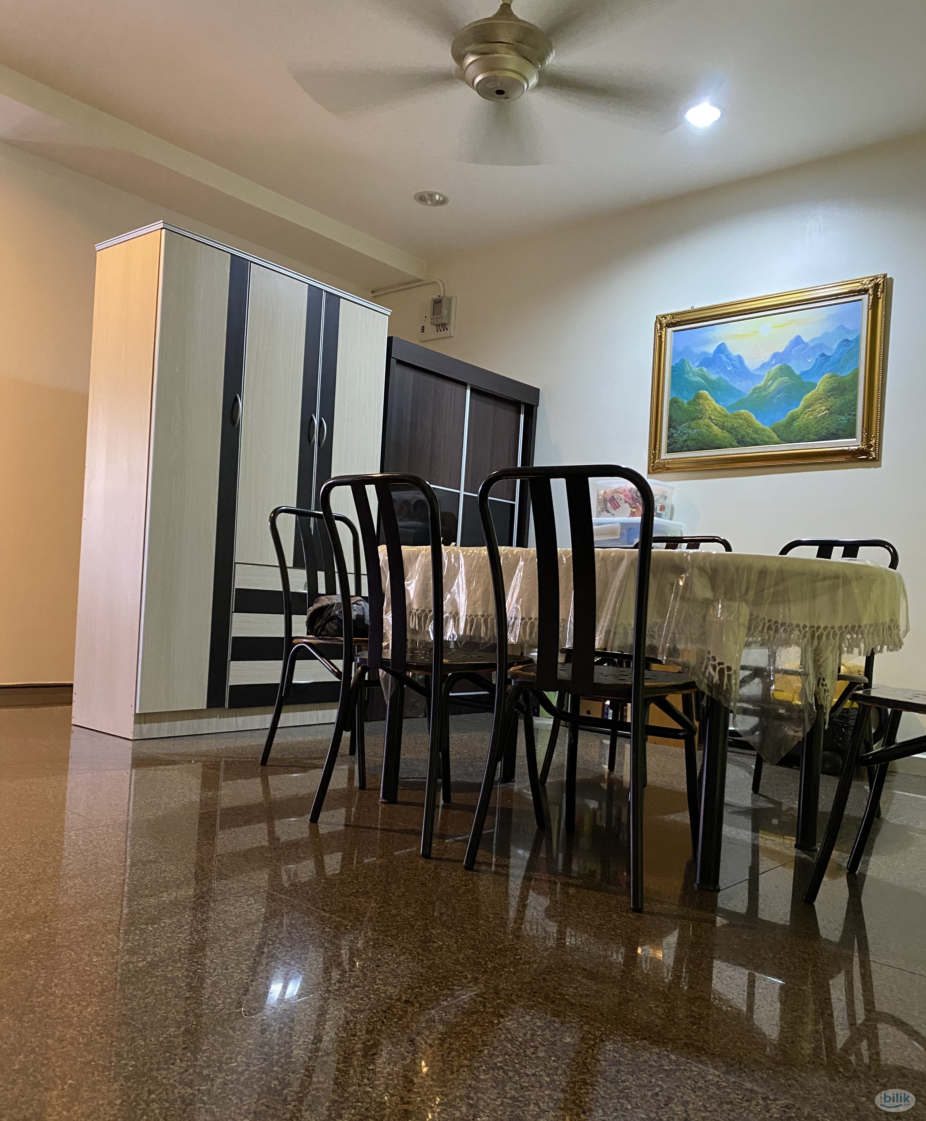 Middle Room at BU10, Bandar Utama - Image 1