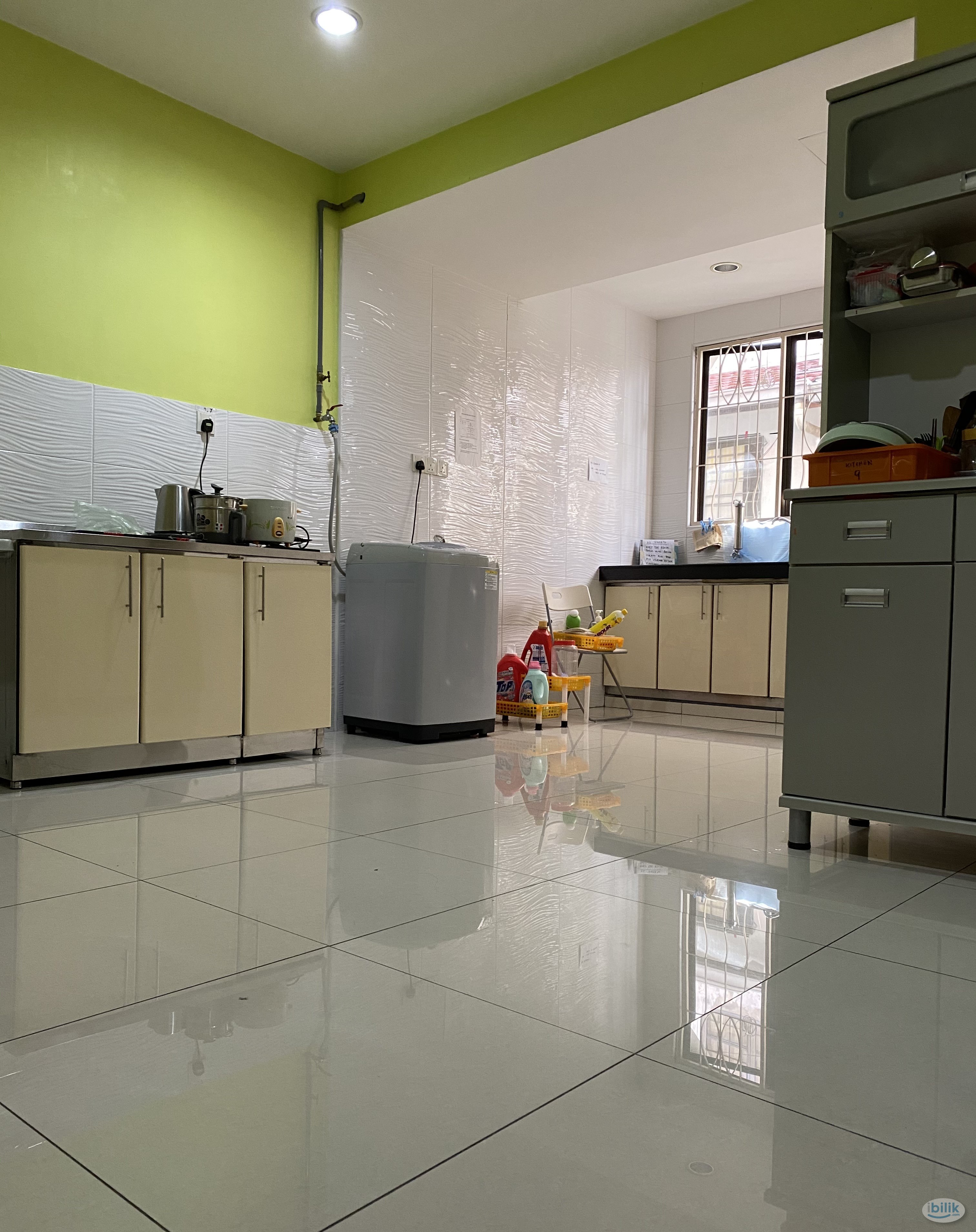 Middle Room at BU10, Bandar Utama - Image 2