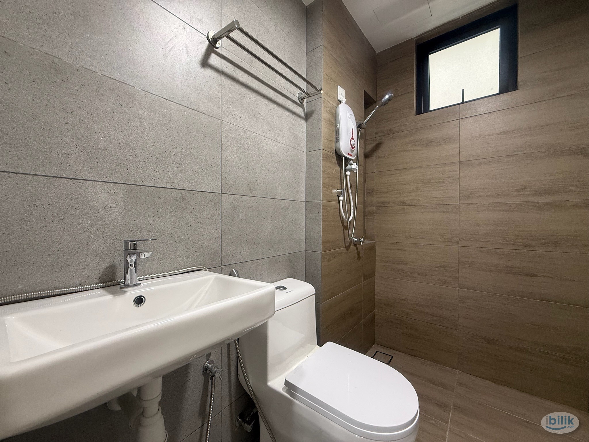 Master Room with private bathroom at Batu Kawan, Seberang Perai - Image 2