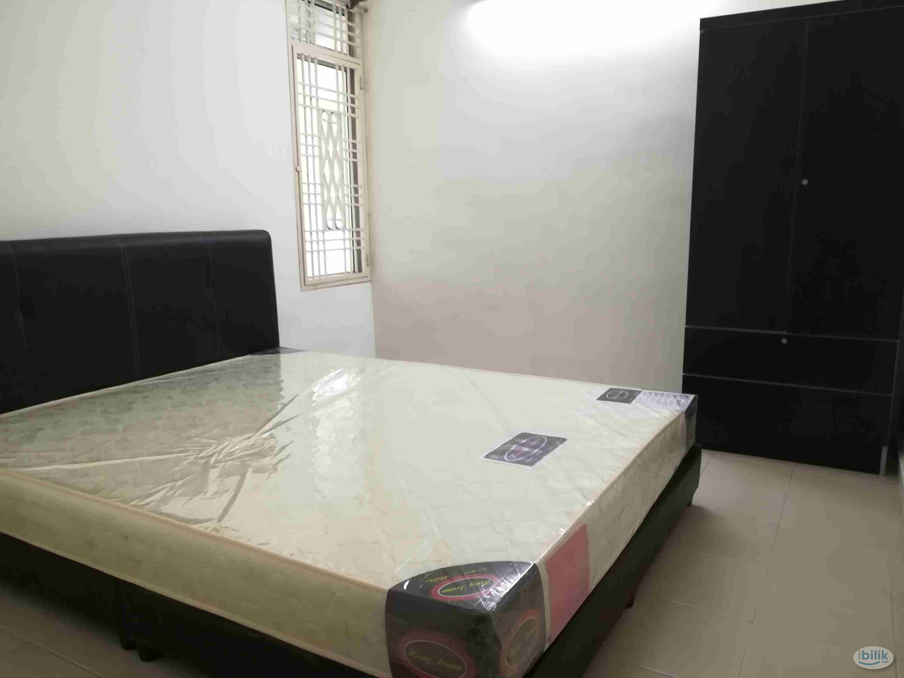 Middle Room at Cassia, Butterworth - Image 1