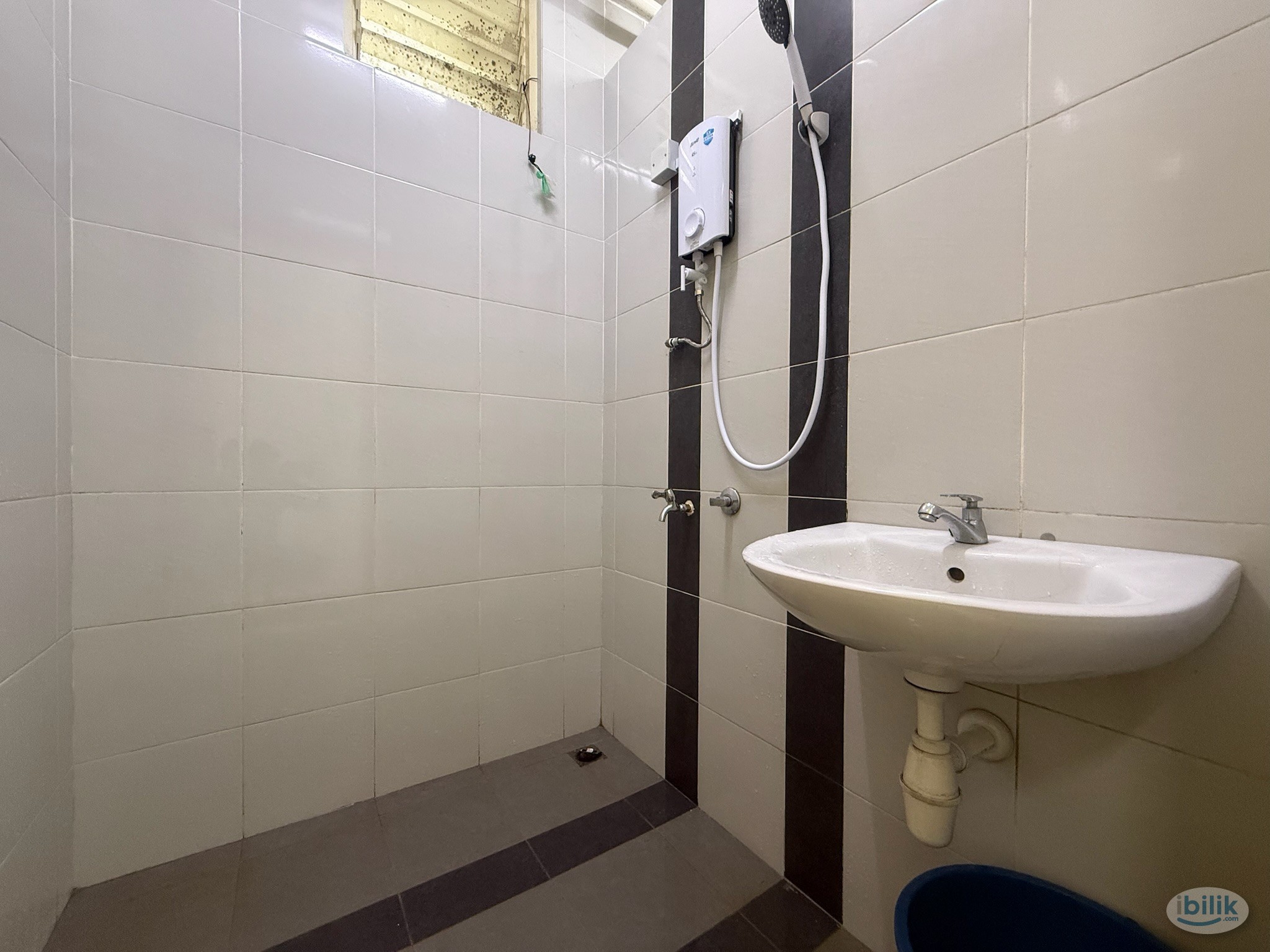 Middle Room at Sungai Ara, Penang - Image 3