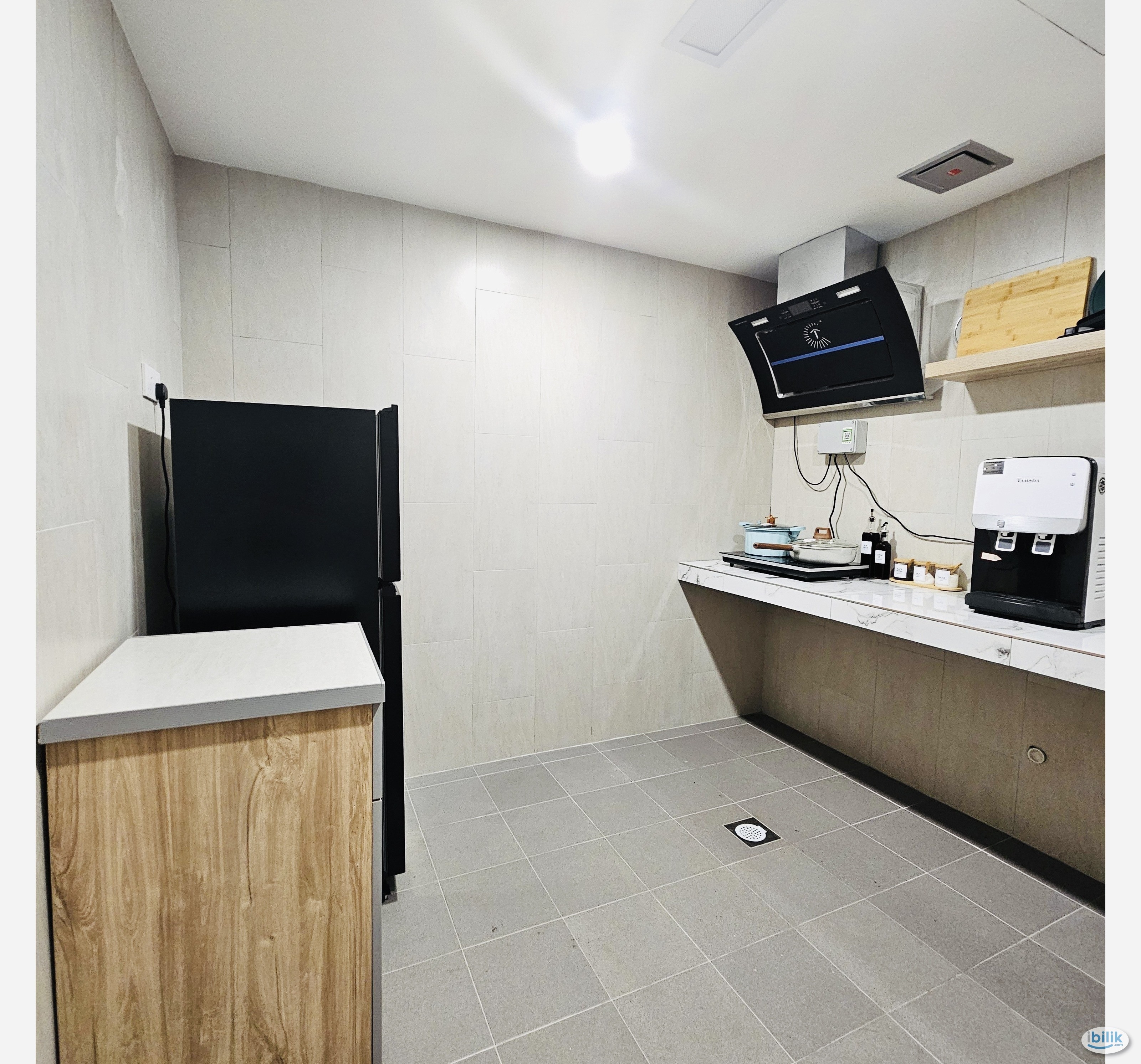 Gym, Pool Access, Middle Room, AC Fan - Image 3