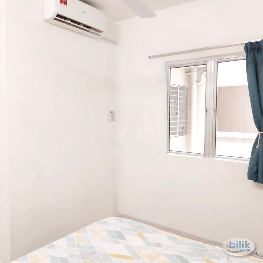 Condo, 3 Pax A House, Middle Room AirCon Fan - Image 2