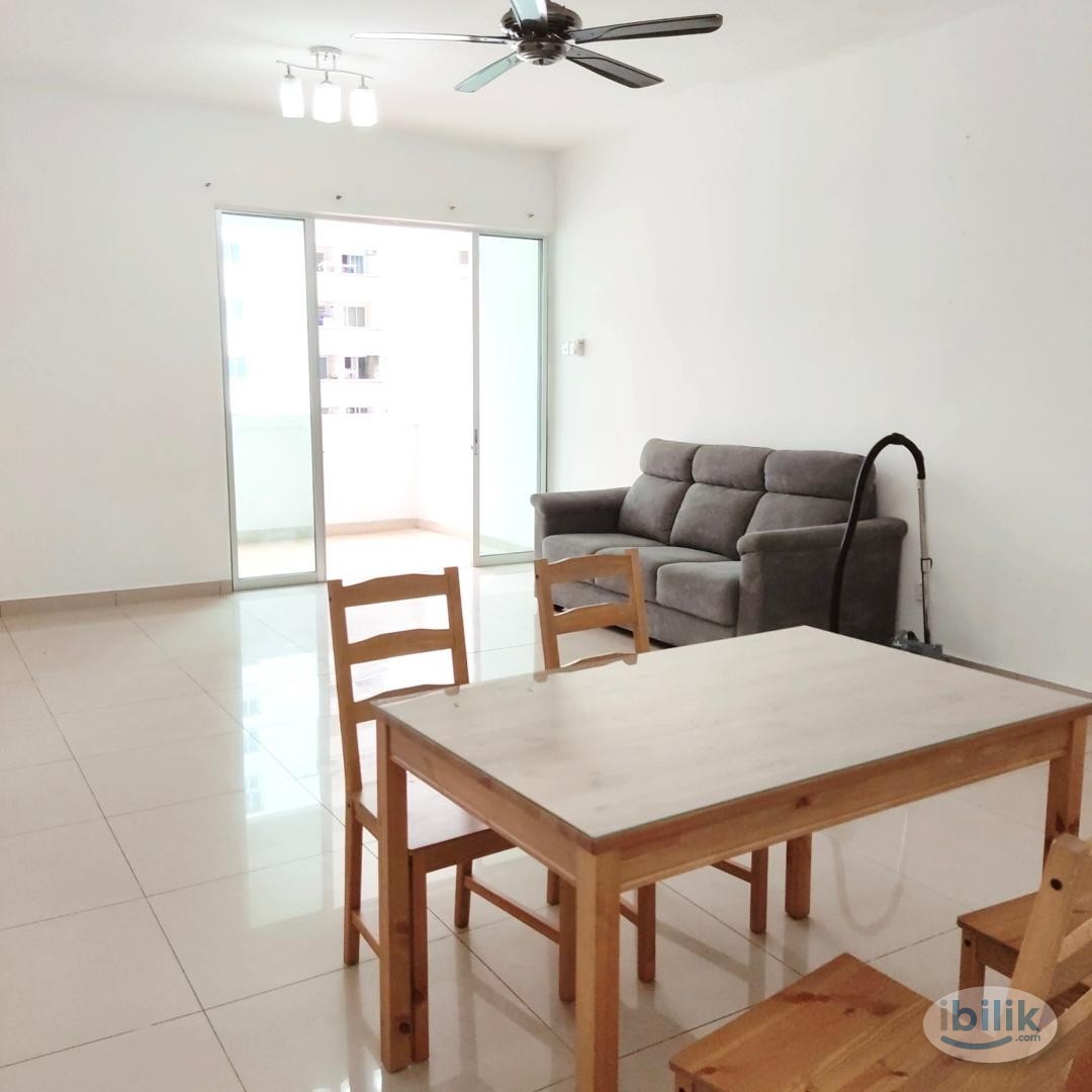 Condo, 3 Pax A House, Middle Room AirCon Fan - Image 3