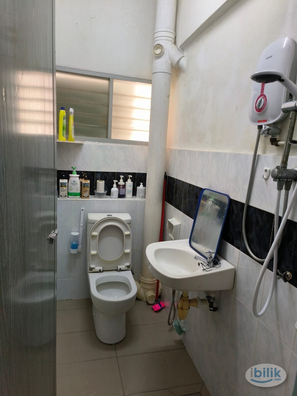 2 Middle Room at Century Park, Batu Uban Female Unit available - Image 1