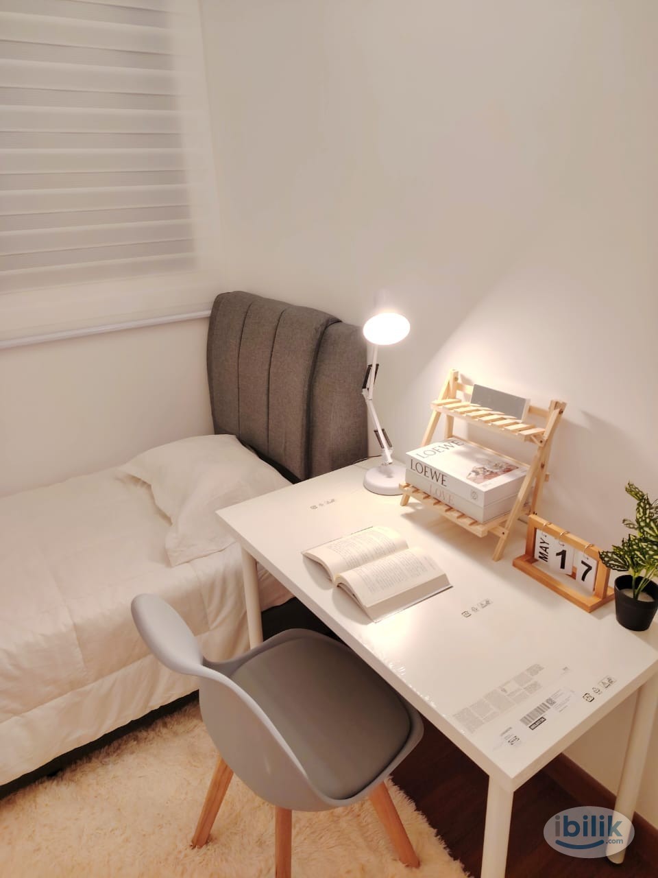 greenfield female small room - Image 1