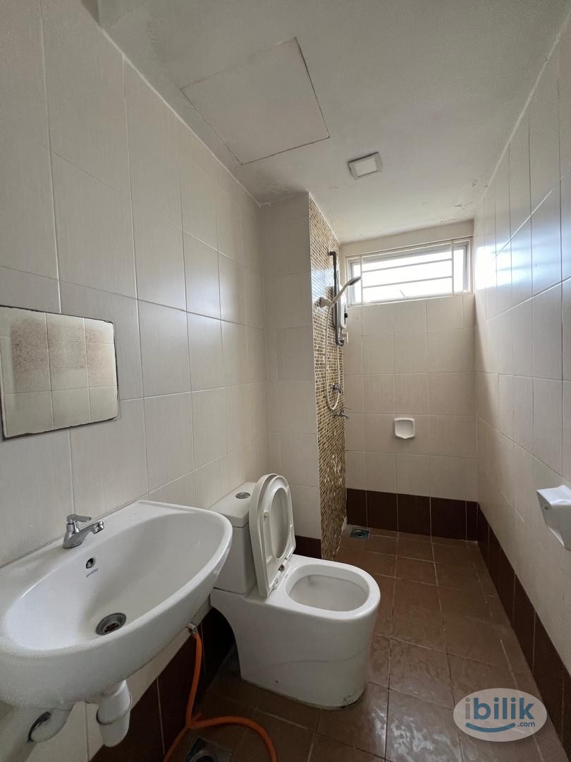 Middle Room at Suasana Lumayan, Bandar Sri Permaisuri - Image 2