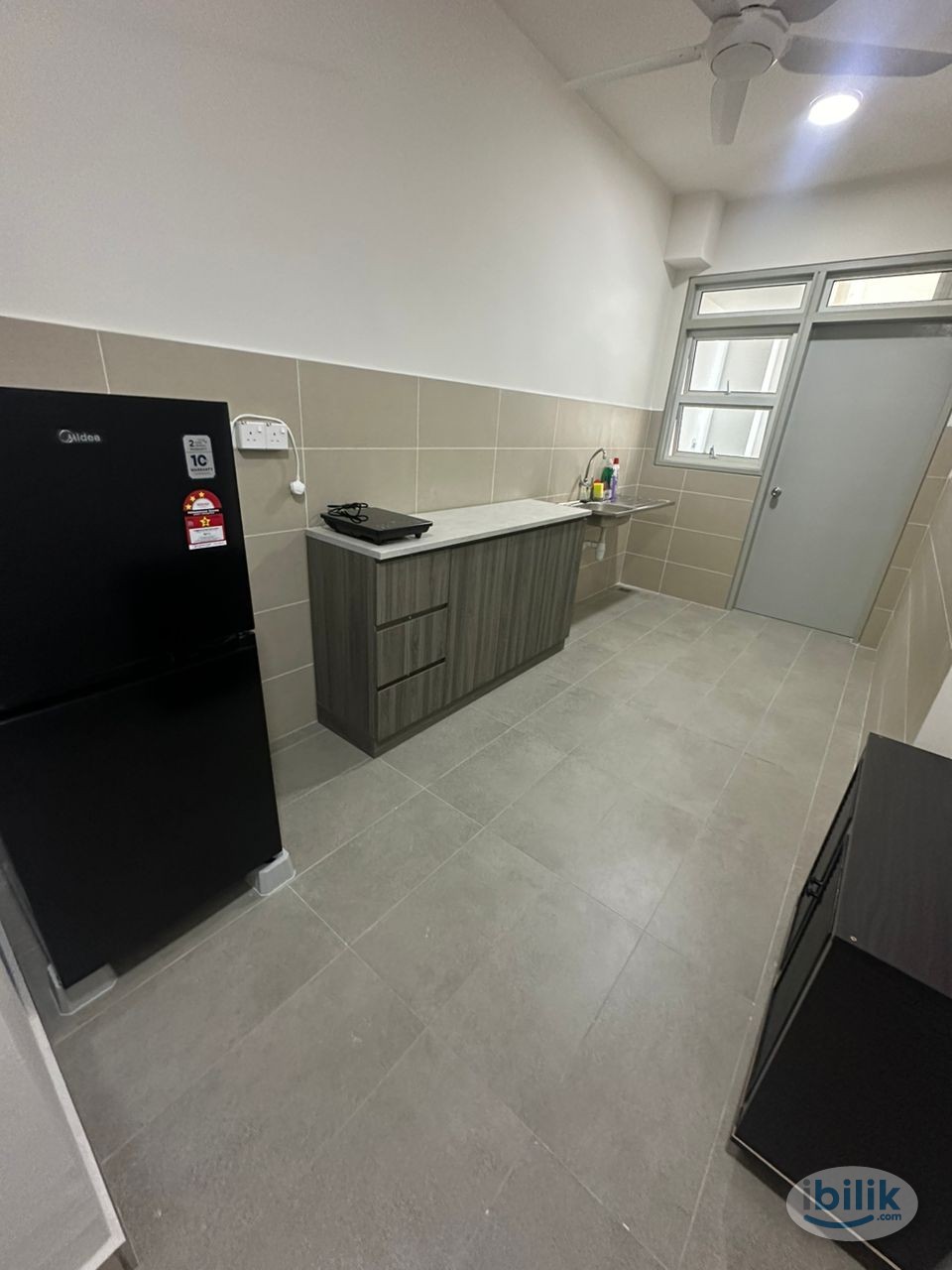 All Female Fully Furnish Middle Room at Damansara Damai, Petaling Jaya - Image 1