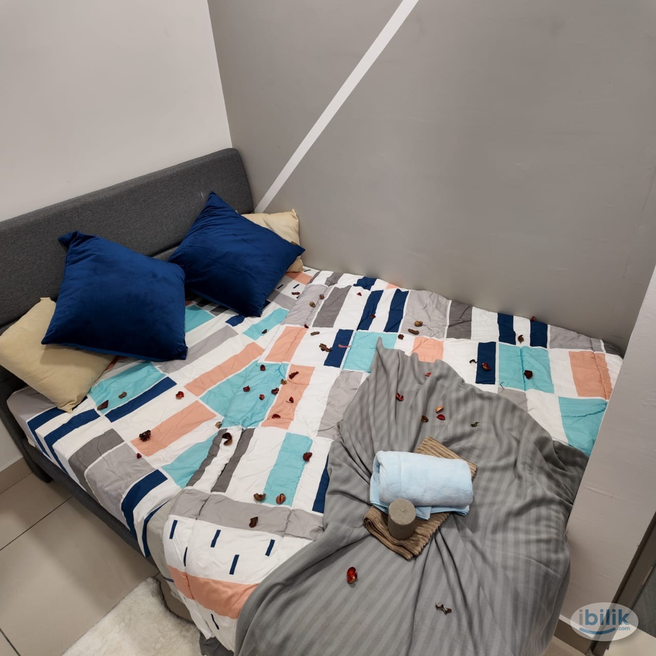 Middle Room at Bandar Sunway, Petaling Jaya - Image 1