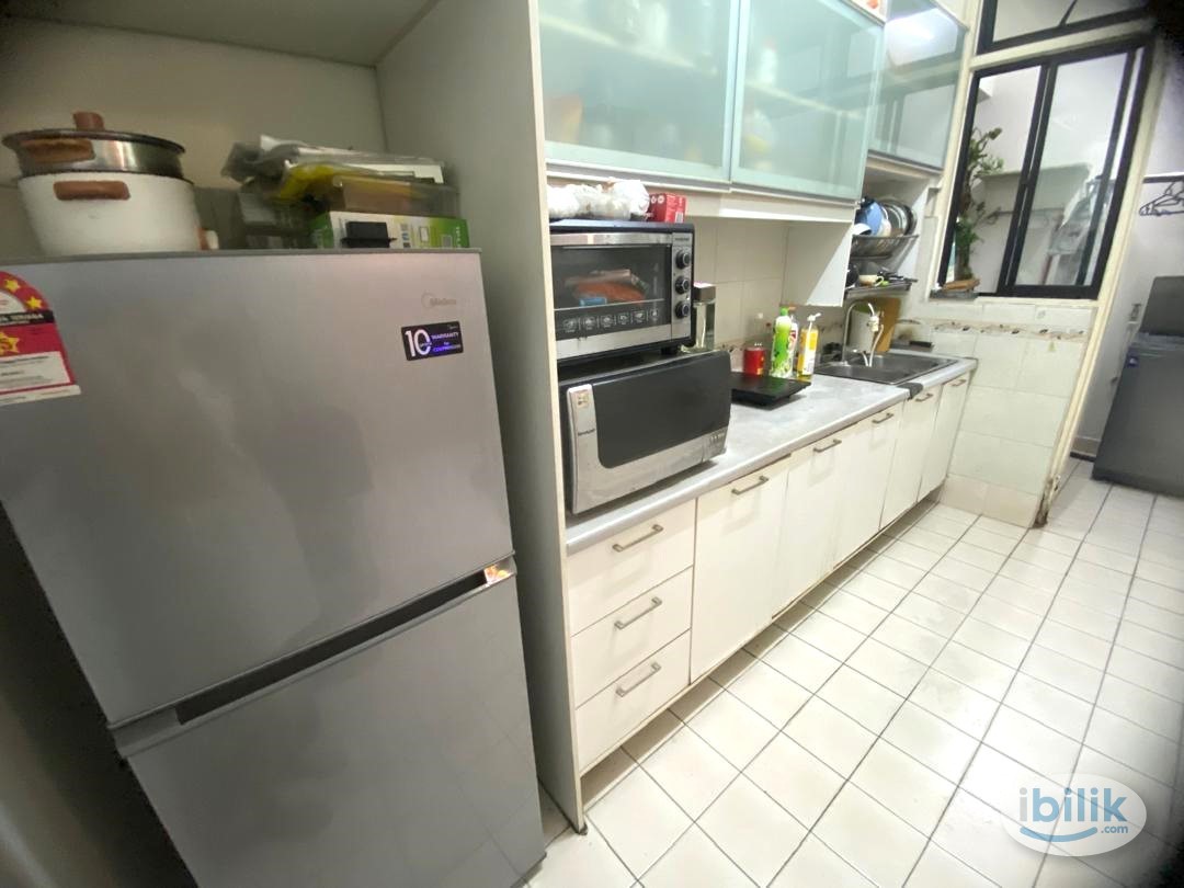 Actual Unit Male Only🌇 Furnished Room🚶🏻5min Walk to MRT Surian🧹Weekly Cleaning & Free Wifi - Image 1