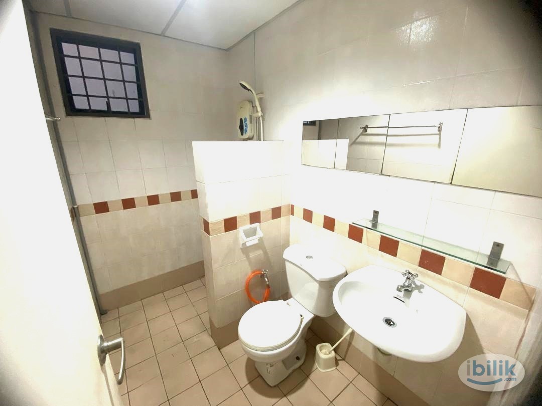 Actual Unit Male Only🌇 Furnished Room🚶🏻5min Walk to MRT Surian🧹Weekly Cleaning & Free Wifi - Image 4
