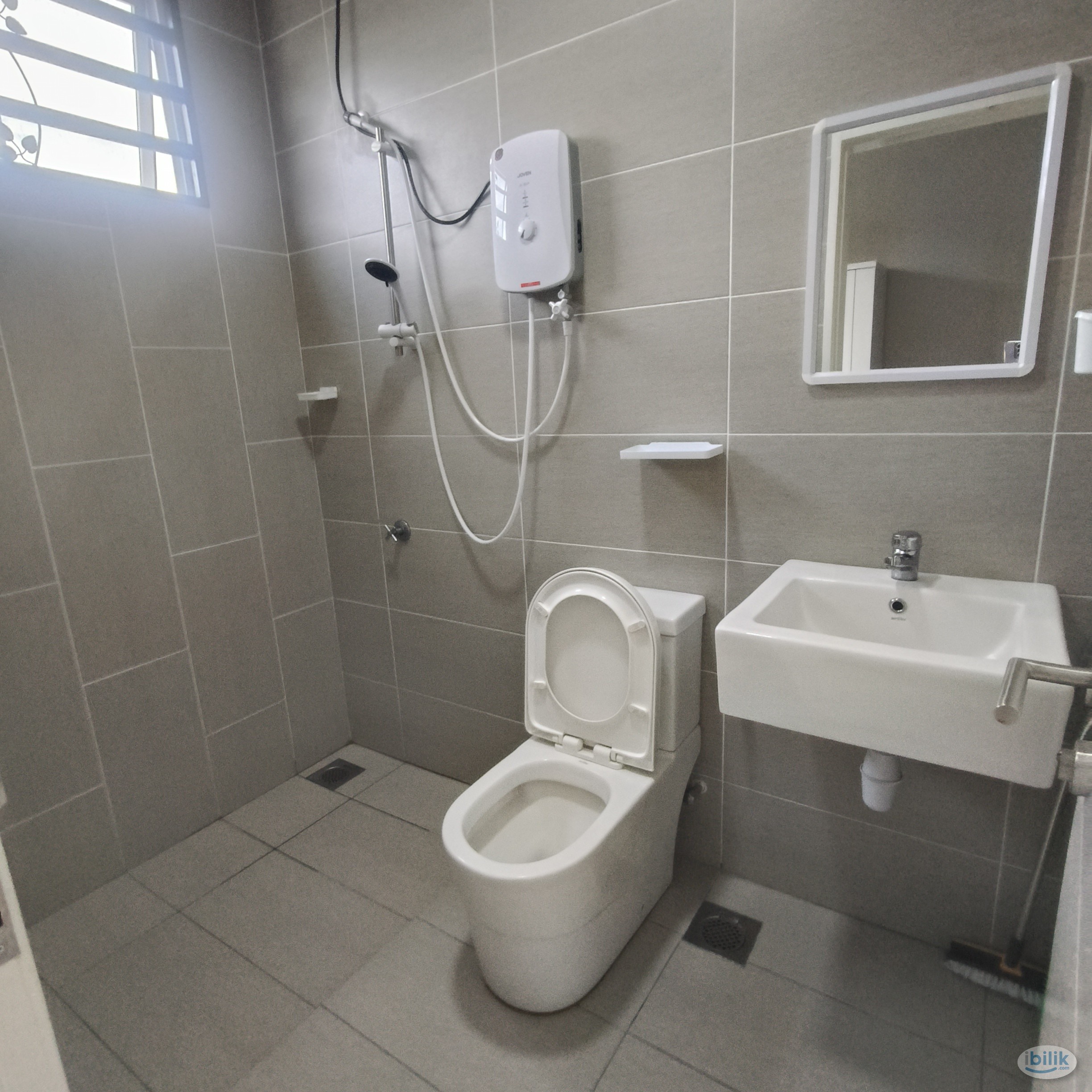 Middle Room at Ara Sendayan, Seremban - Image 2