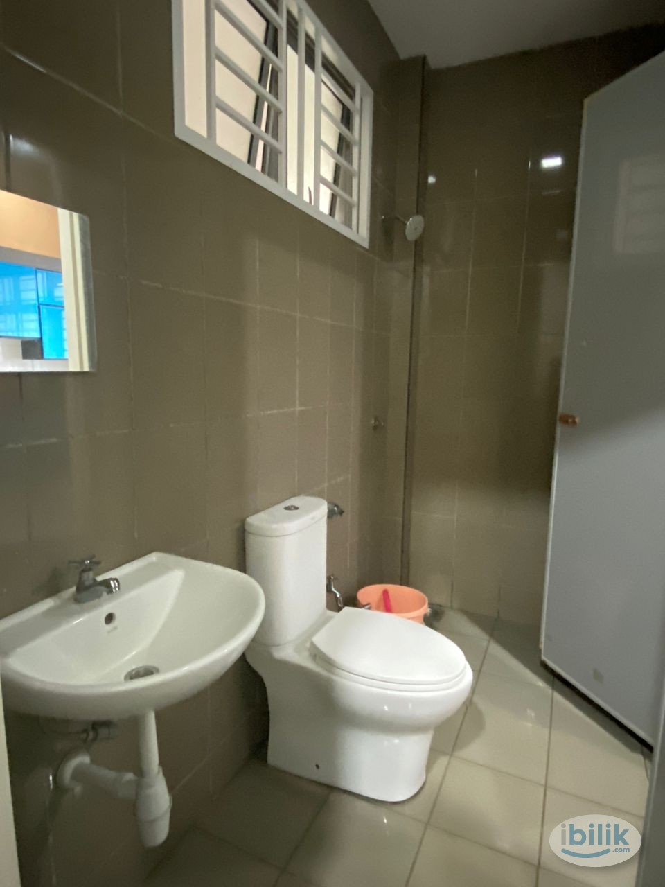 Single Room For Female with aircon - Image 4