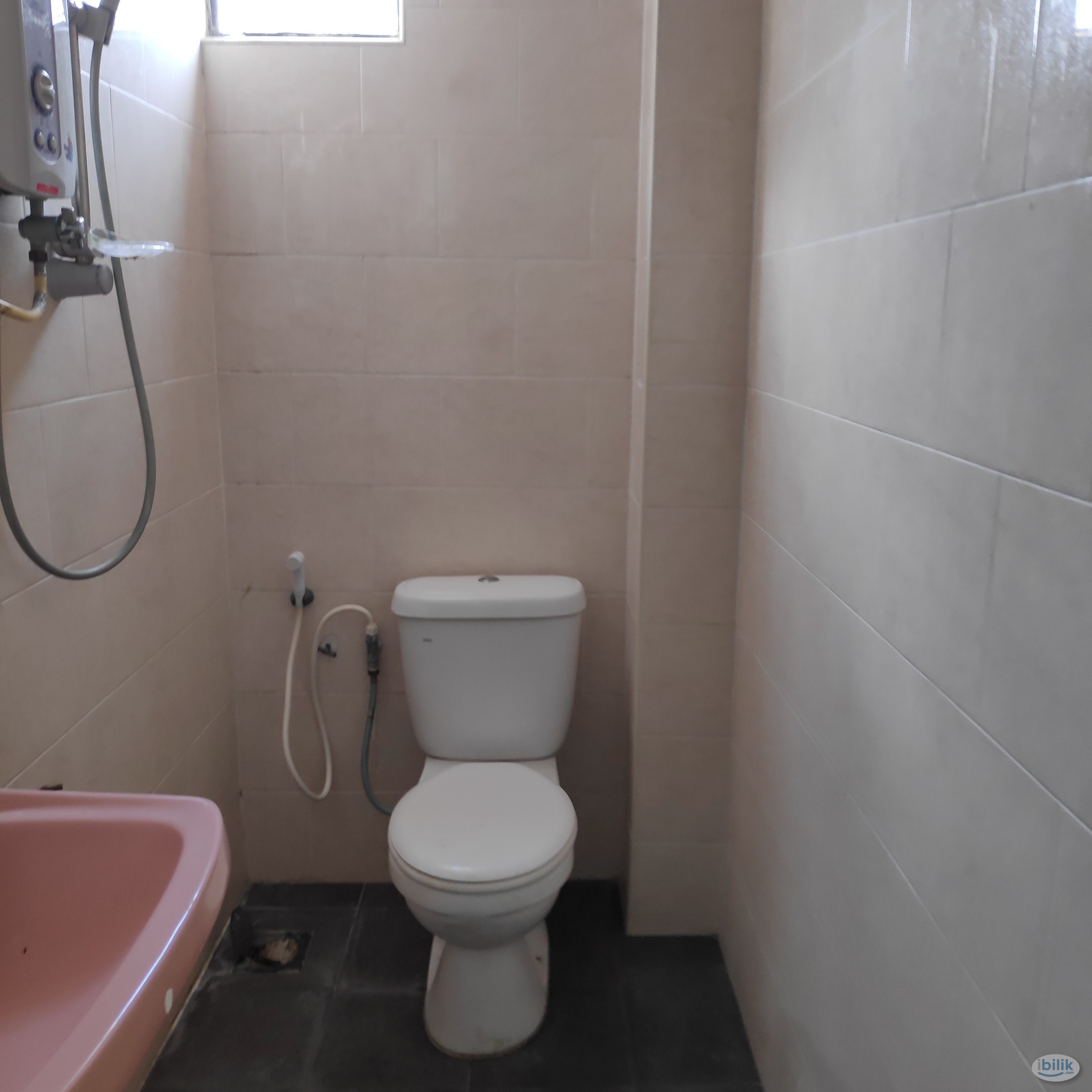 Middle Room at PJS 9, Bandar Sunway - Image 2