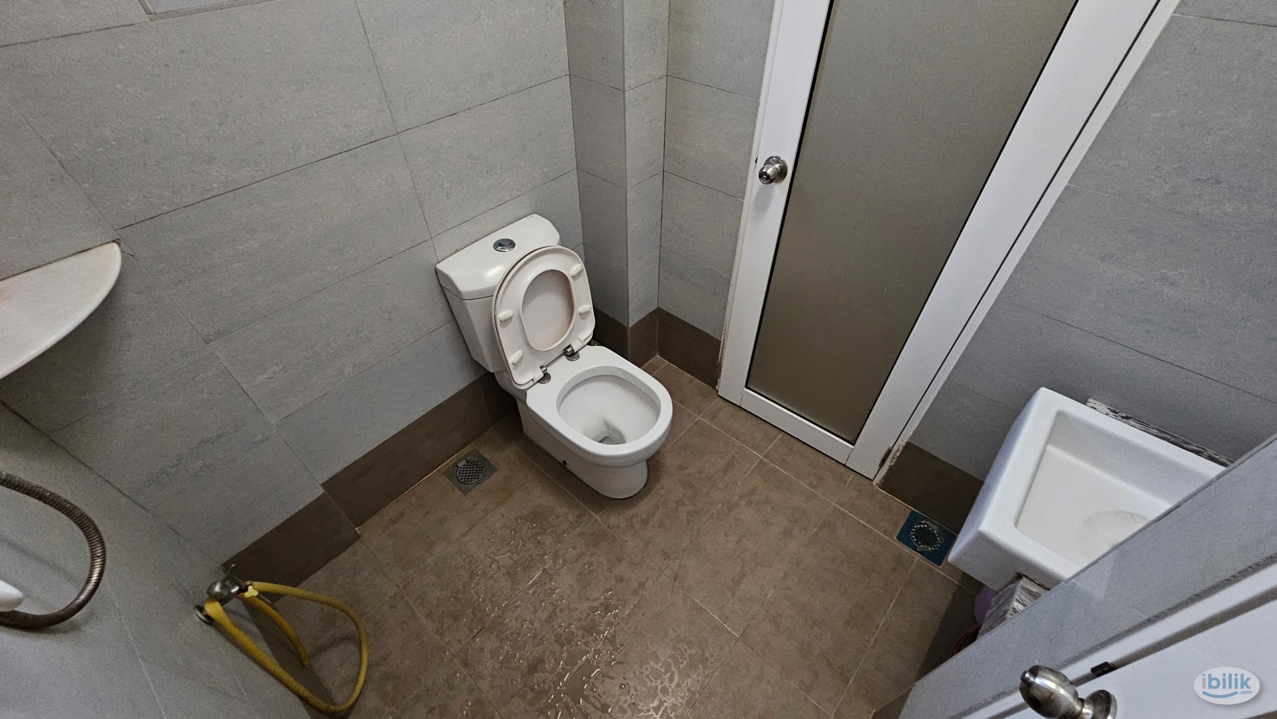 Middle Room at PJS 9, Bandar Sunway - Image 3