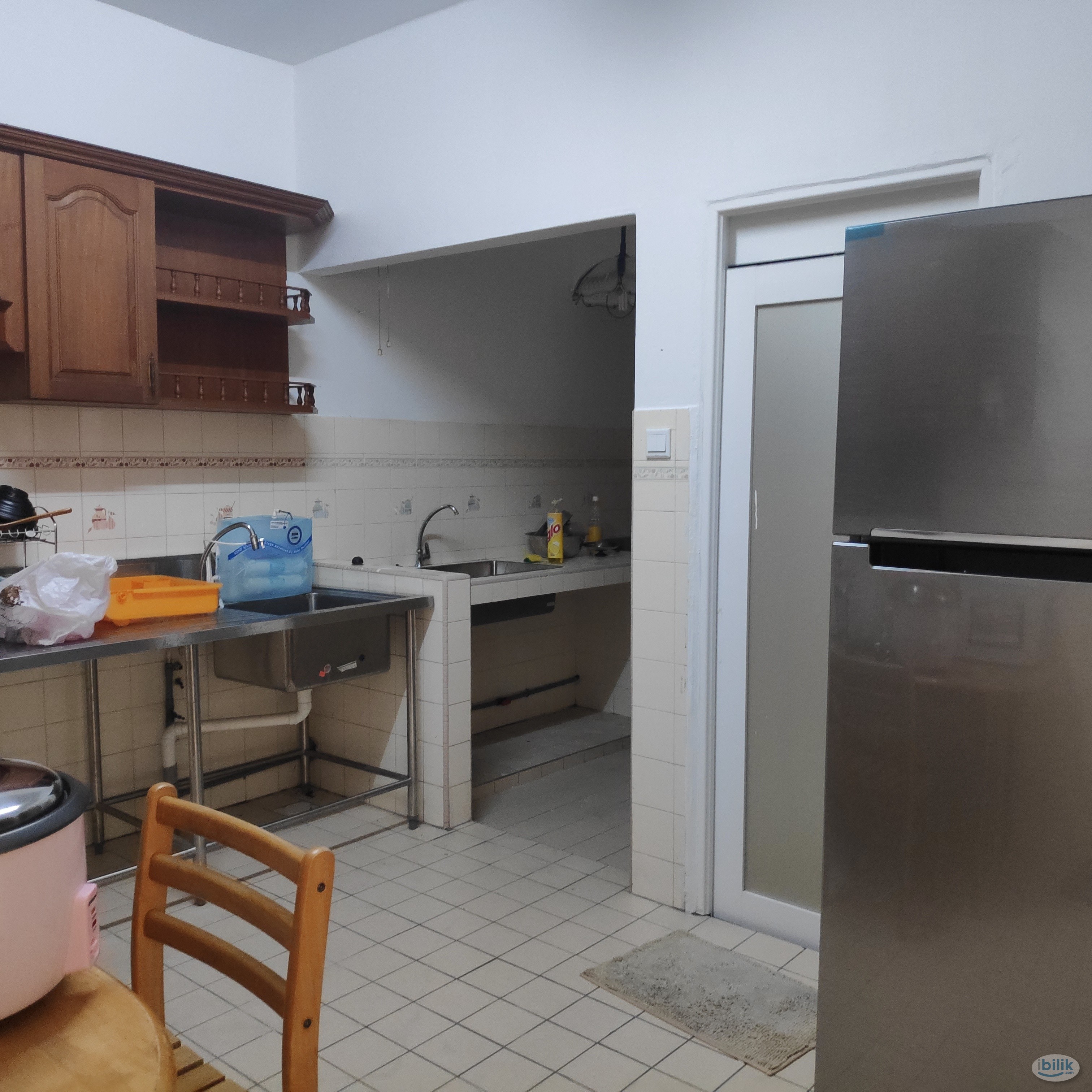 Middle Room at PJS 9, Bandar Sunway - Image 4