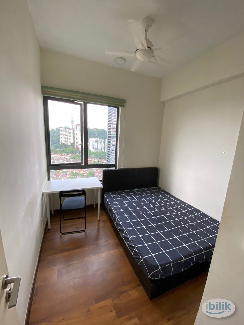 Middle Room at The Petalz, Old Klang Road - Image 1