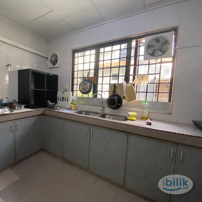Middle Room at PJS 9, Bandar Sunway - Image 3
