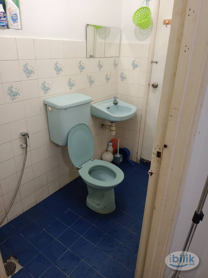 Middle Room at PJS 9, Bandar Sunway - Image 5