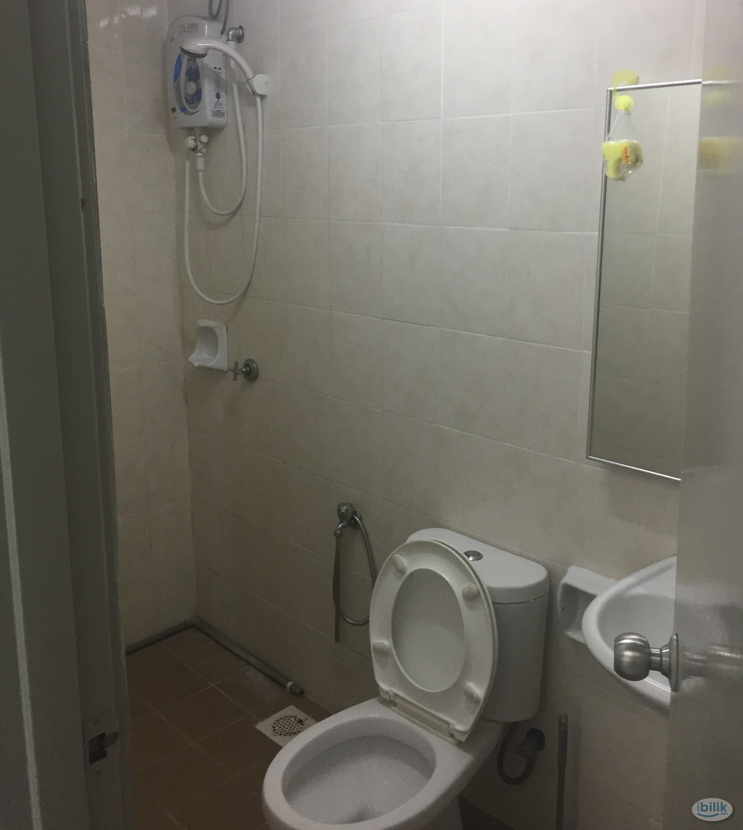 Condo 3 Room for rent at South City Plaza, Seri Kembangan,Free shuttle bus to UPM &APU, Walking distance to MRT serdang - Image 2