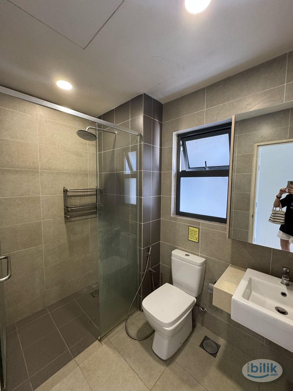 Fully Furnished Master room at Lakeville Residences jalan Ipoh - Image 3