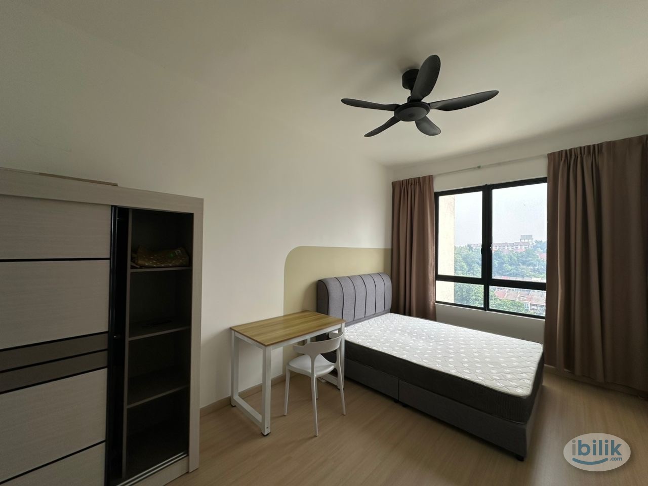 Nexus Room with WINDOW + AC!! - Image 2