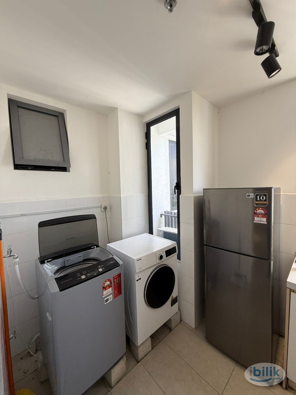 Nexus Room With WINDOW VIEW + AC!! - Image 5