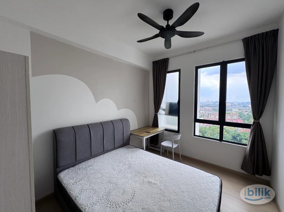 RC Room with WINDOW + AC!! - Image 1