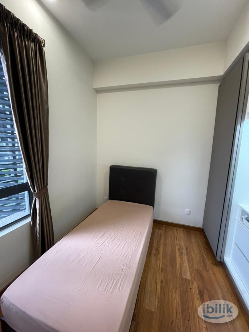 Middle Room at The Petalz, Old Klang Road - Image 1